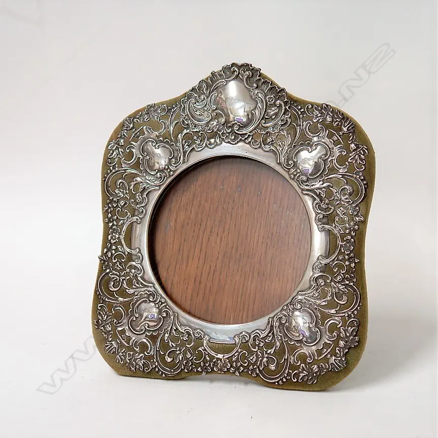 An Edwardian silver elaborate photo frame Image 1++