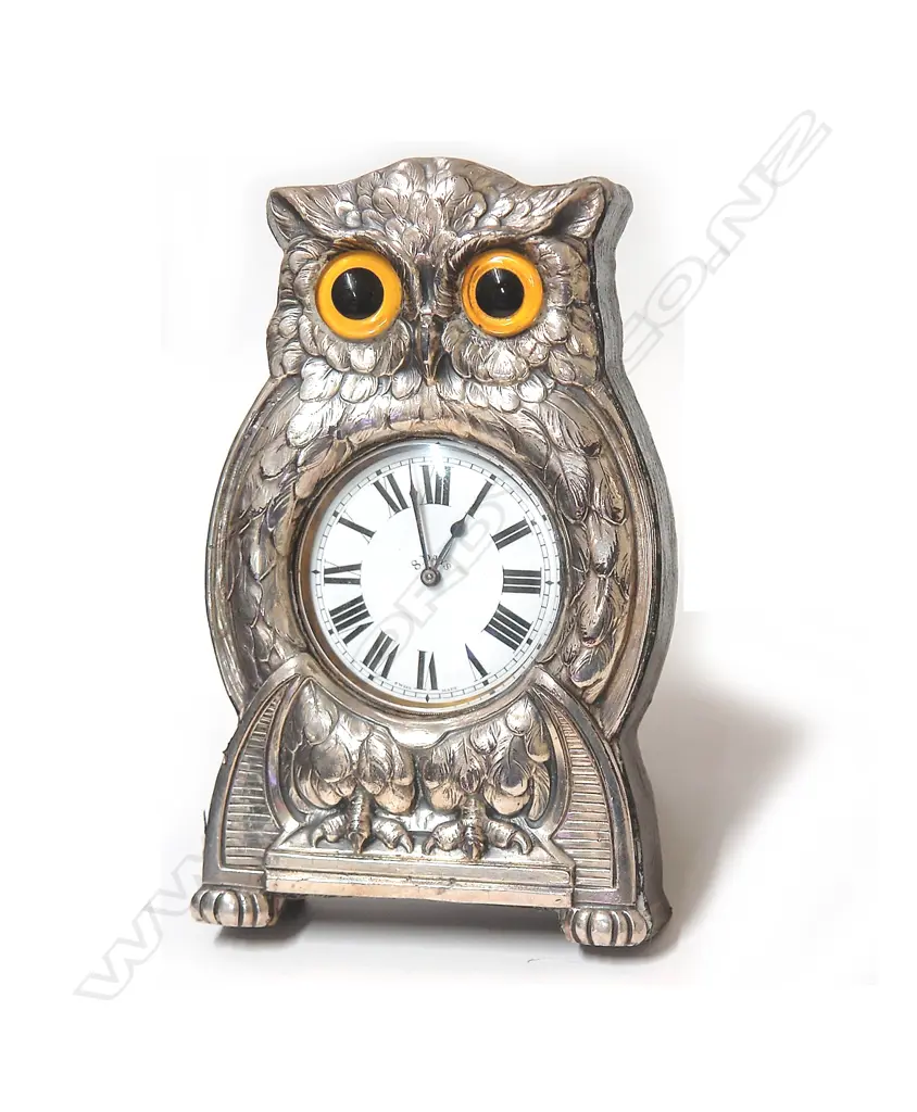 An early 20thC silver plate owl pocket watch stand Image 1++