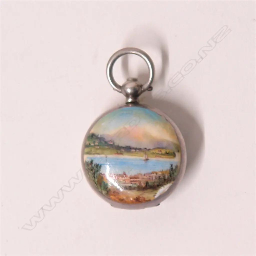 A rare Victorian silver and N.Z themed picture enamelled sovereign case Image 1++