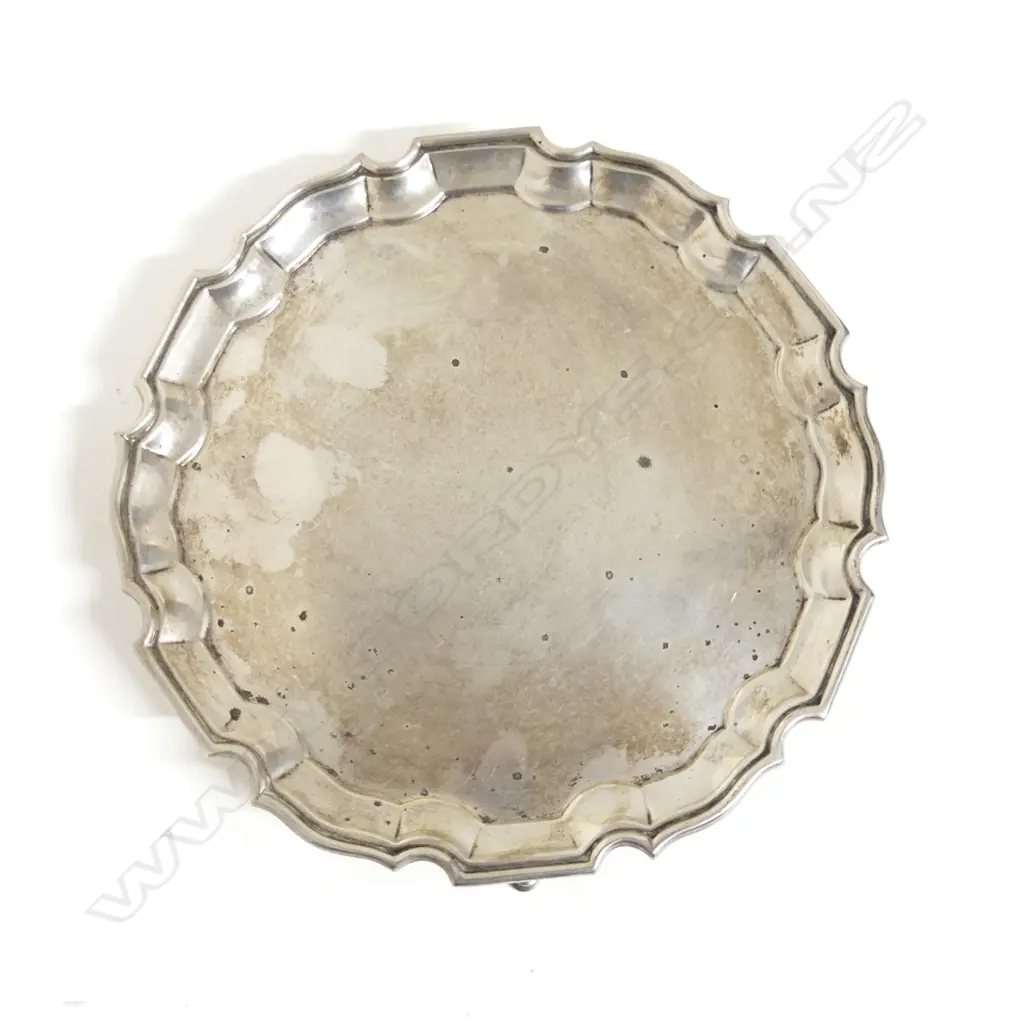 A silver salver Image 1++