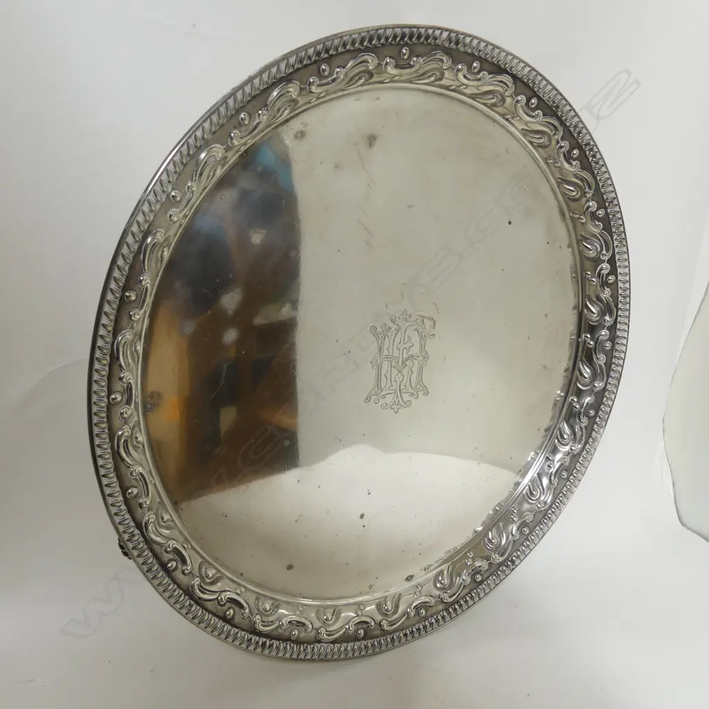 A Victorian silver salver Image 1++
