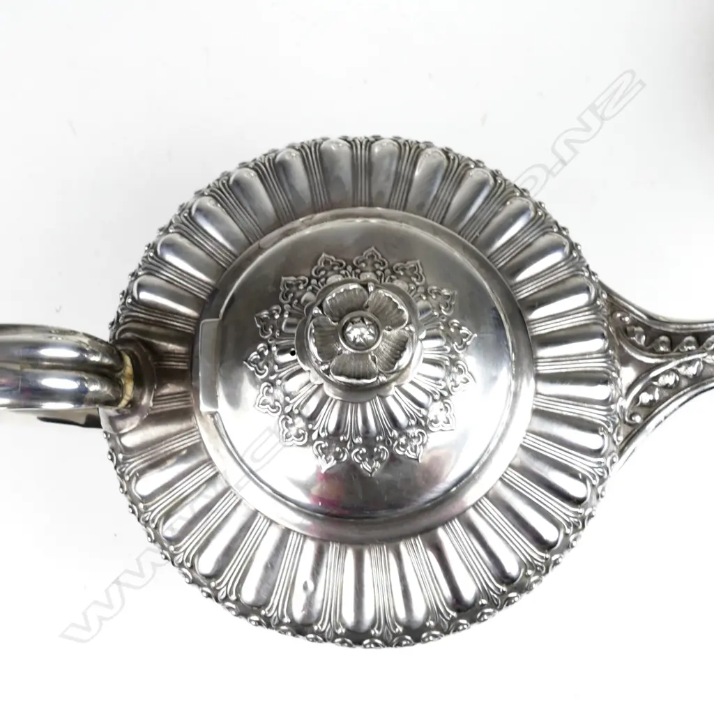 A William IV four piece silver tea set Image 1++