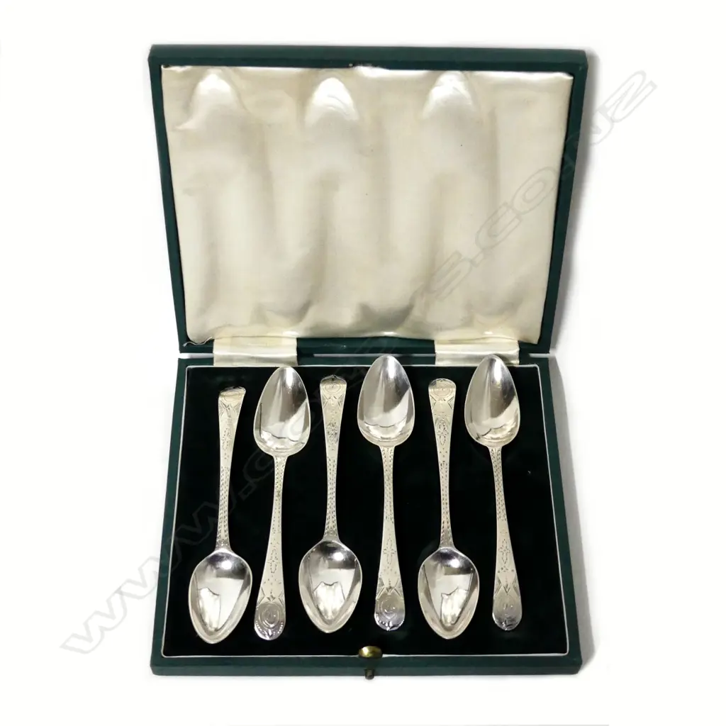 A set of six George III silver teaspoons Image 1++