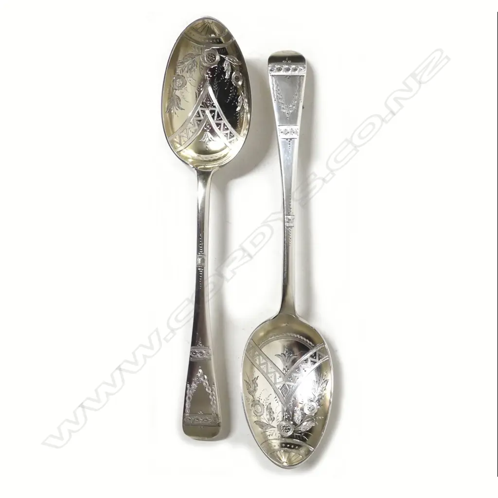 A pair of silver dessert spoons Image 1++