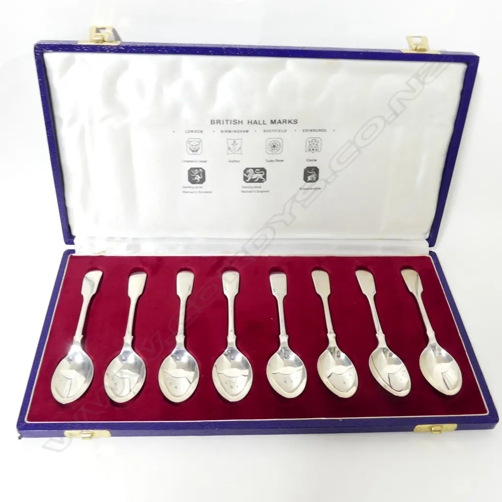 A cased set of eight teaspoons Image 1++