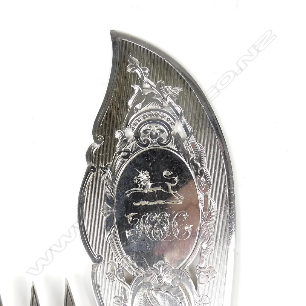 A pair of Victorian silver fish servers Image 1++
