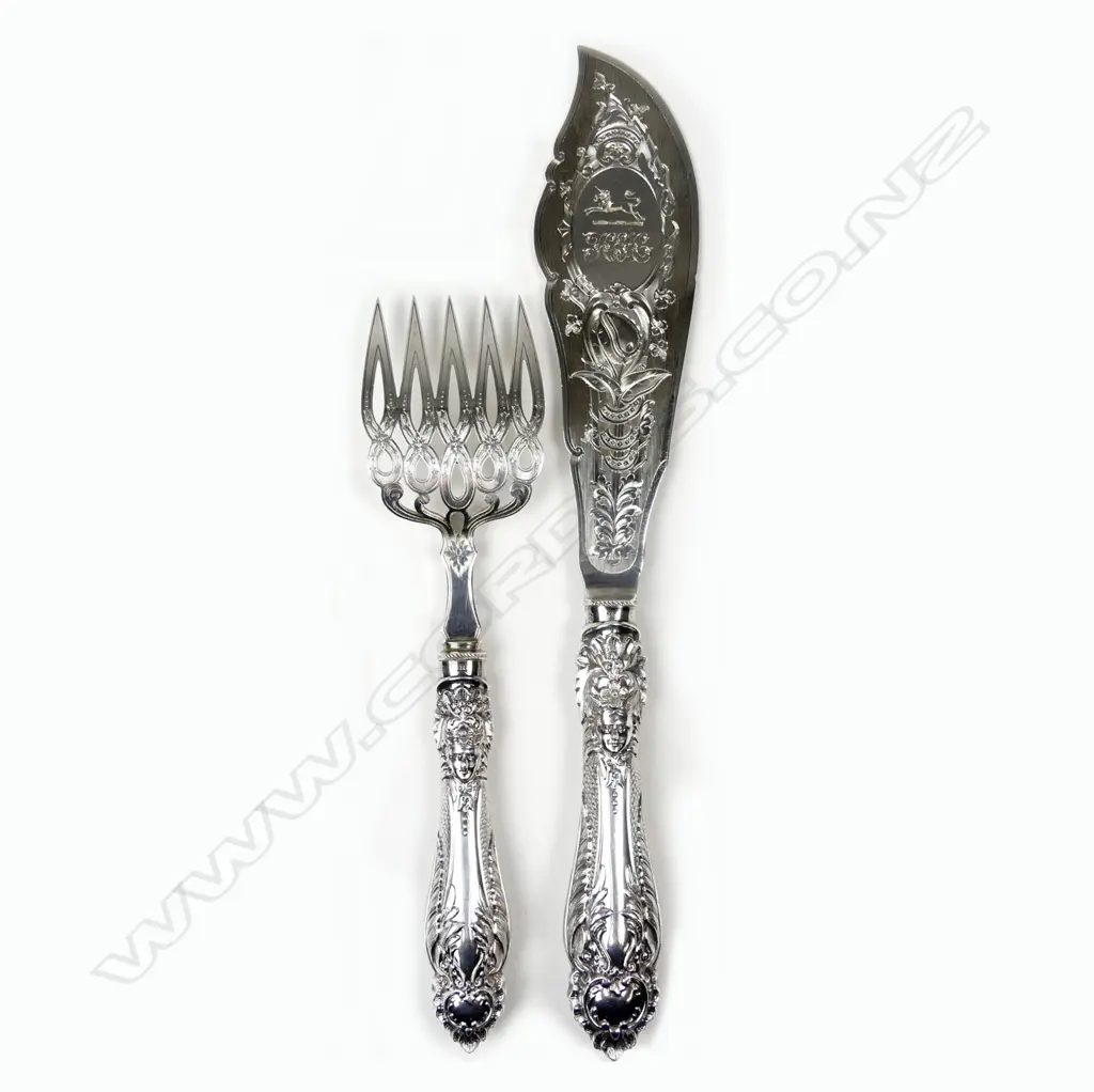 A pair of Victorian silver fish servers Image 1++