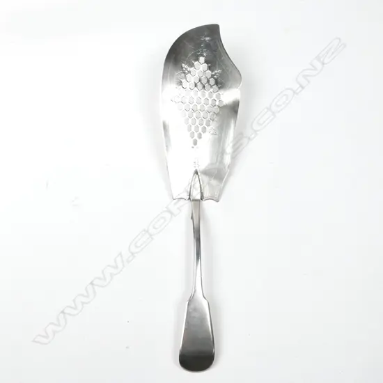 A Georgian fiddle pattern silver fish server
