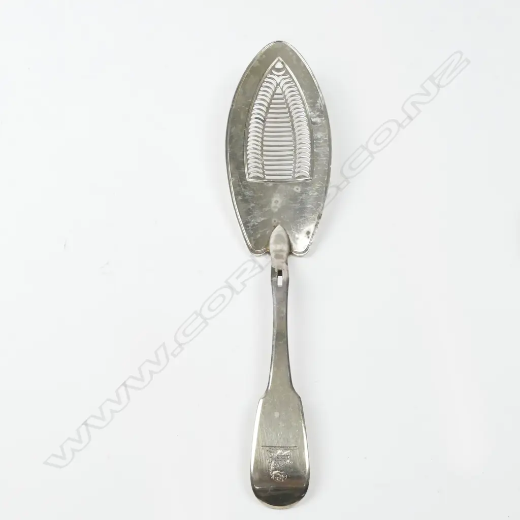 The bottom section of a Georgian crested fiddle pattern silver cake slice Image 1++