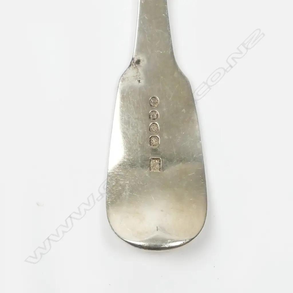 The bottom section of a Georgian crested fiddle pattern silver cake slice Image 1++