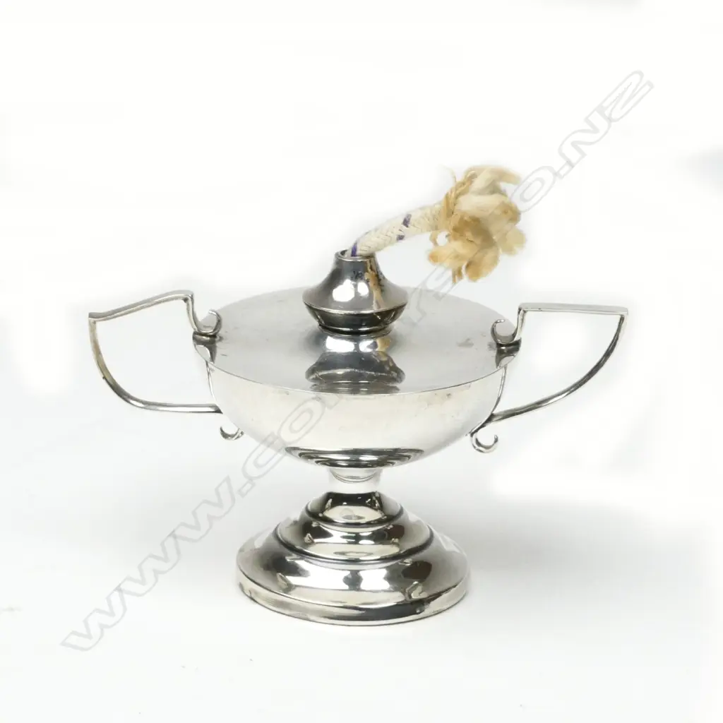 A small unusual oil lamp Image 1++
