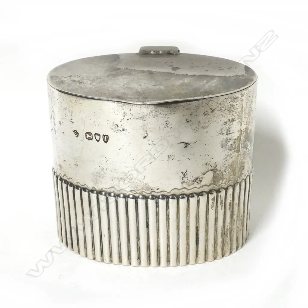 A late Victorian silver tea caddy Image 1++