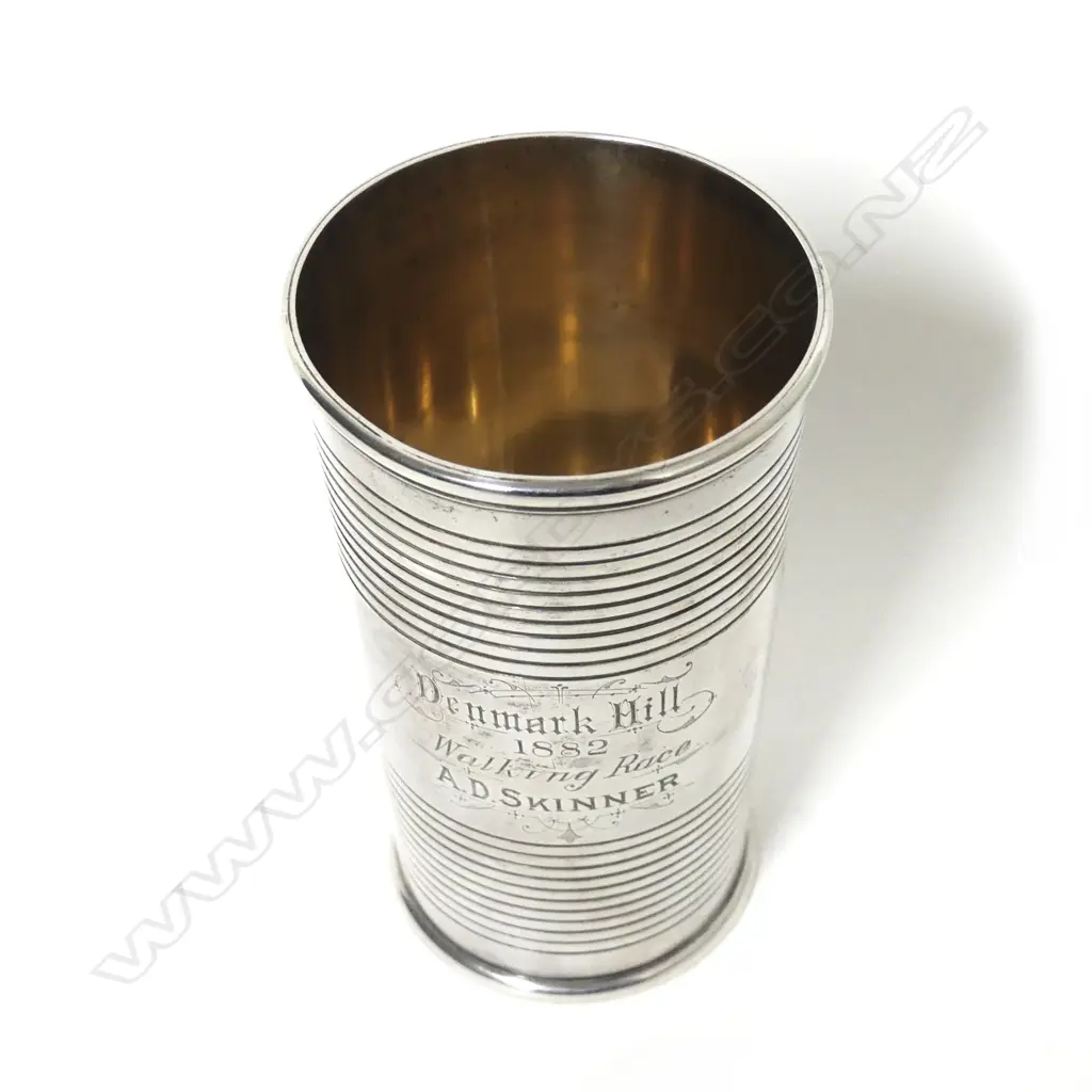 A Victorian silver beaker Image 1++