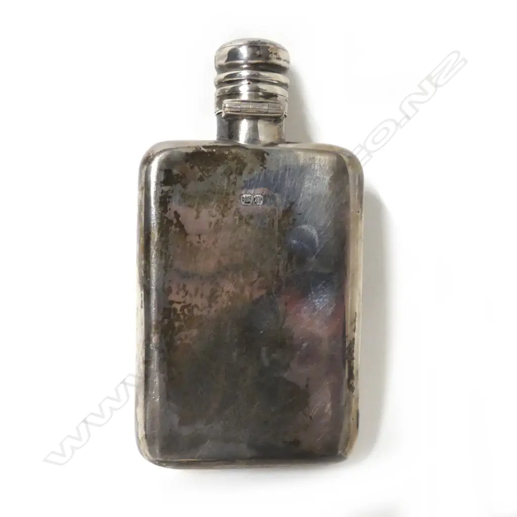 A late Victorian silver hip flask Image 1++