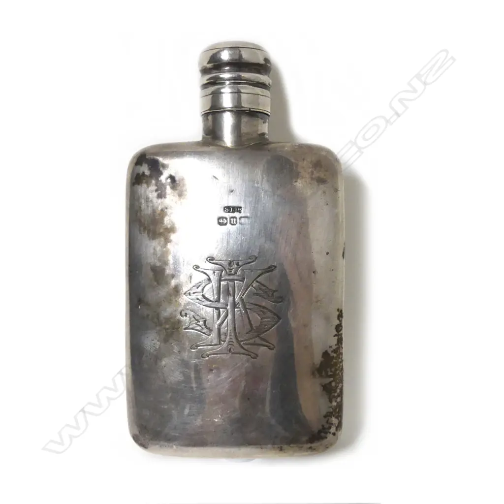 A late Victorian silver hip flask Image 1++