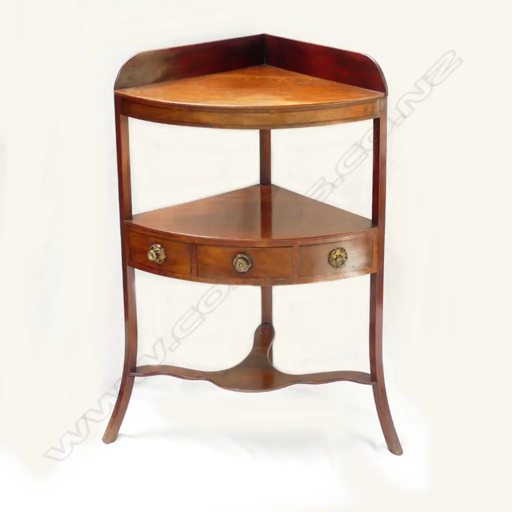 A Georgian corner wash stand Image 1++