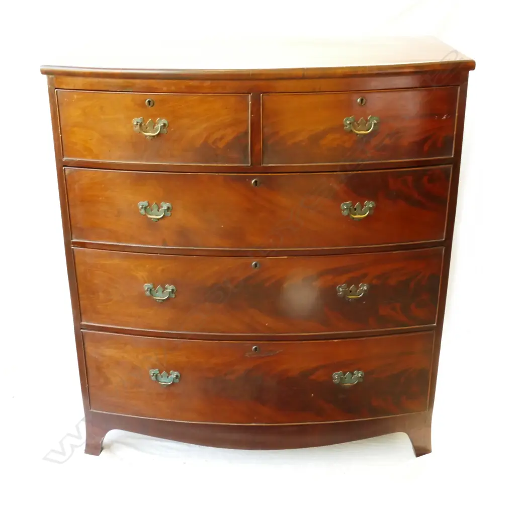 A Georgian mahogany five-drawer bowfront chest Image 1++
