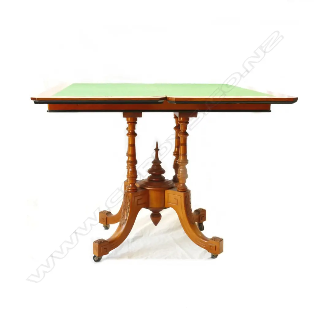A colonial rimu card table Image 1++