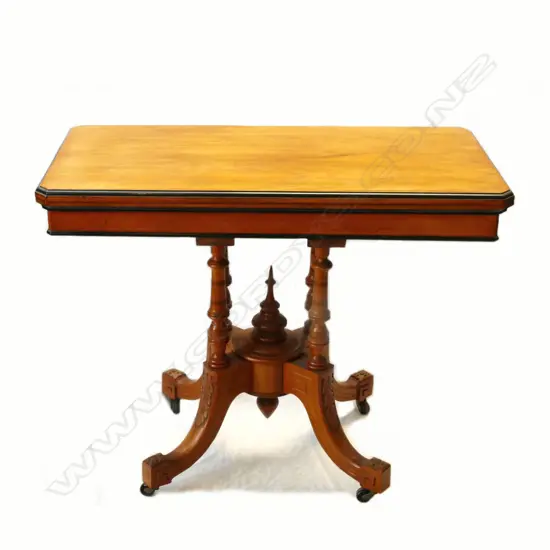 A colonial rimu card table