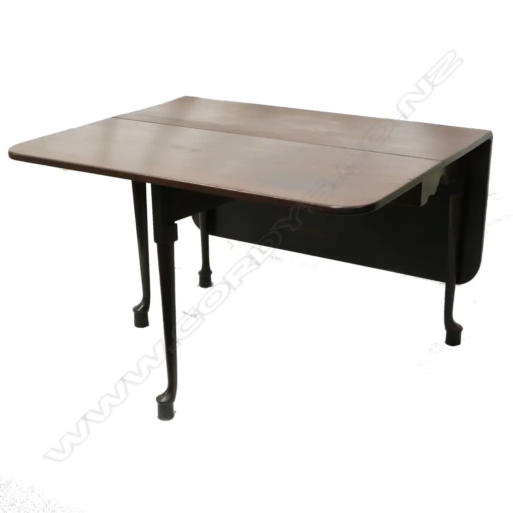 A George III mahogany drop leaf table Image 1++