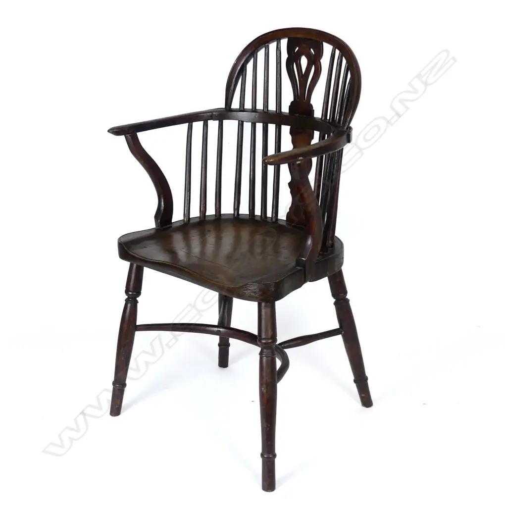 A George III Windsor armchair Image 1++