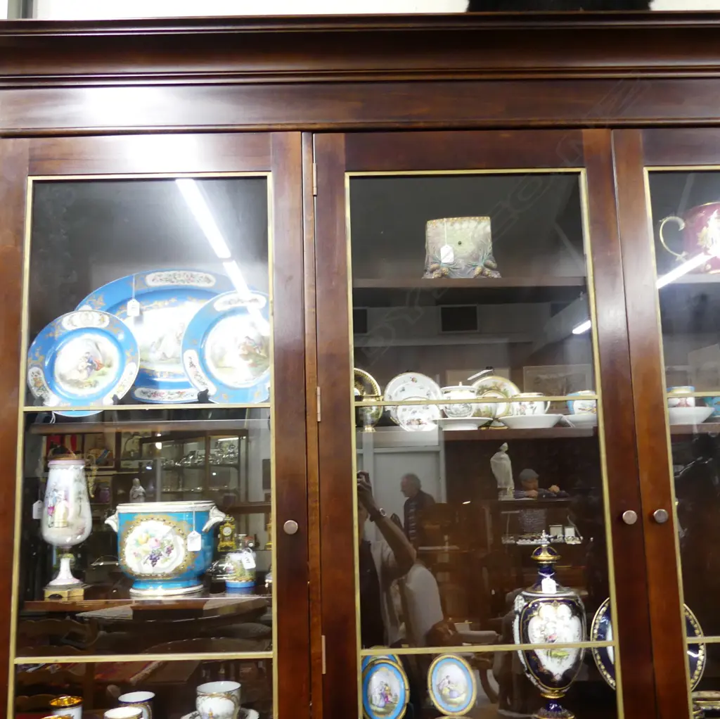 A large and impressive Sefton Powrie glazed breakfront bookcase cabinet Image 1++