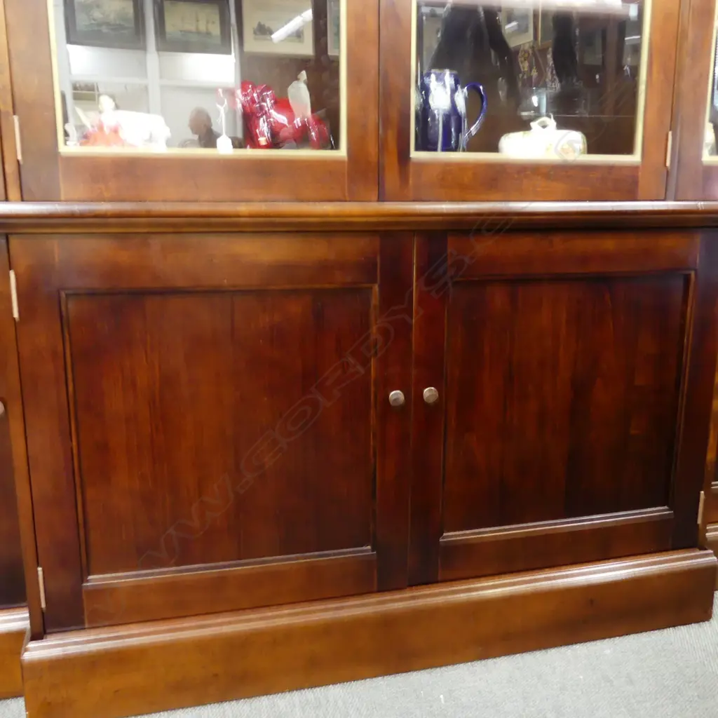 A large and impressive Sefton Powrie glazed breakfront bookcase cabinet Image 1++