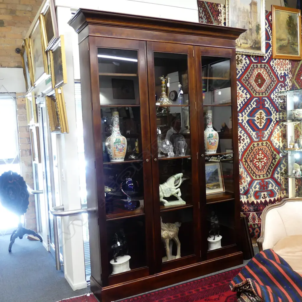 An impressive Sefton Powrie mahogany glazed bookcase Image 1++