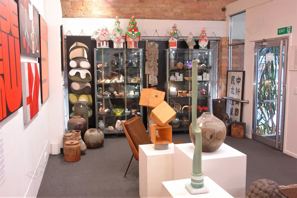 AUCTION ROOM PHOTOS Image 1++