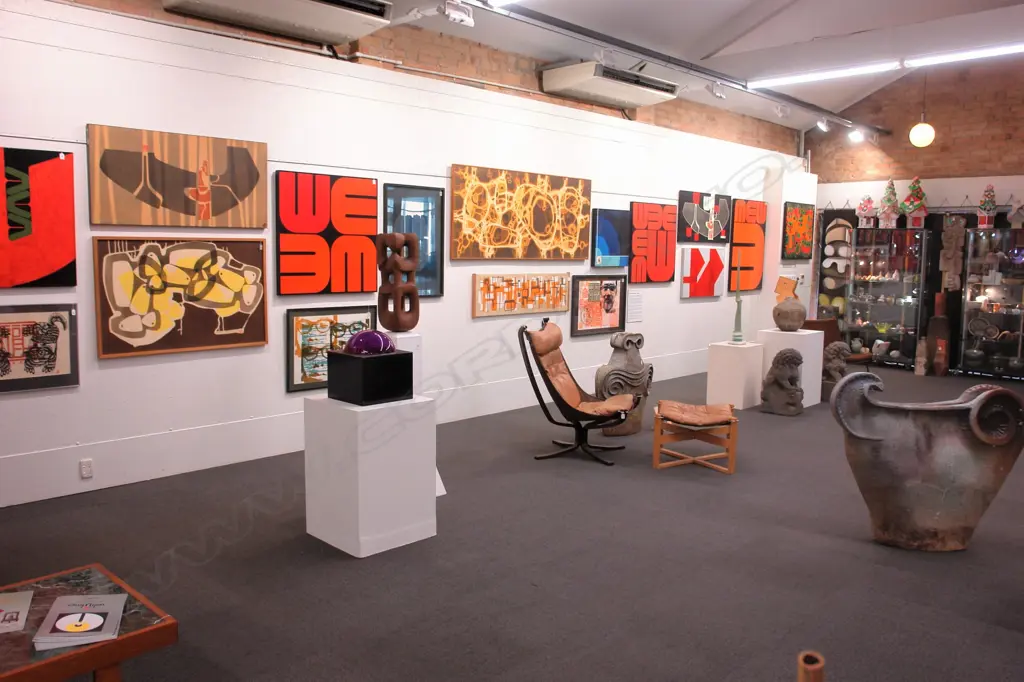 AUCTION ROOM PHOTOS Image 1++