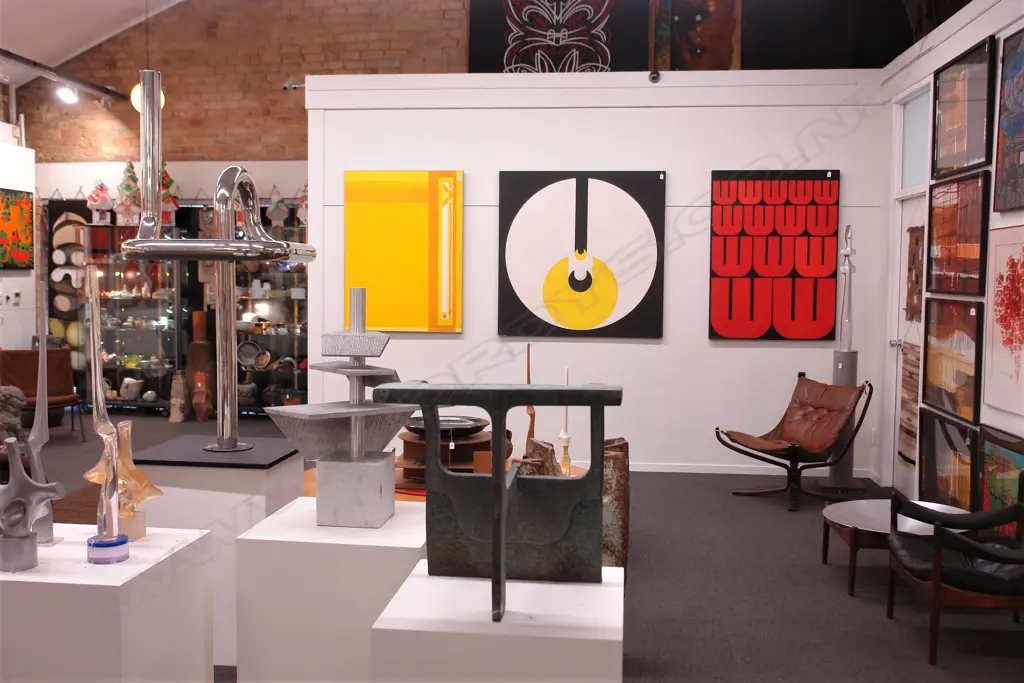 AUCTION ROOM PHOTOS Image 1++