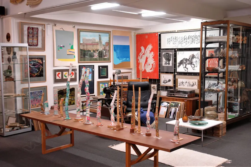 AUCTION ROOM PHOTOS Image 1++