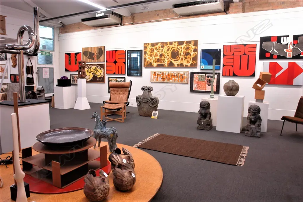 AUCTION ROOM PHOTOS Image 1++