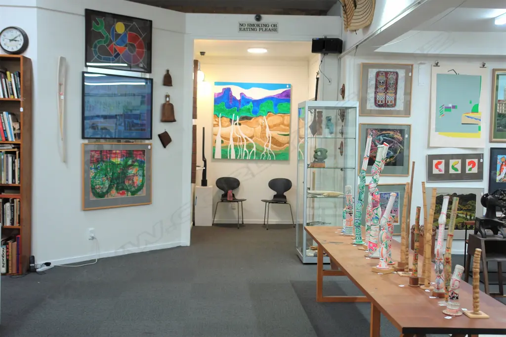 AUCTION ROOM PHOTOS Image 1++