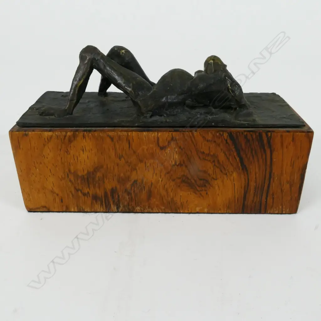 Ted Kindleysides Bronze reclining figure Image 1++