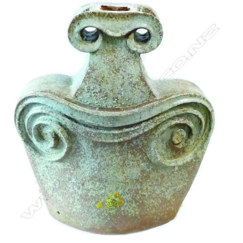 A large and impressive Roy Cowan sculptural garden pot Image 1++