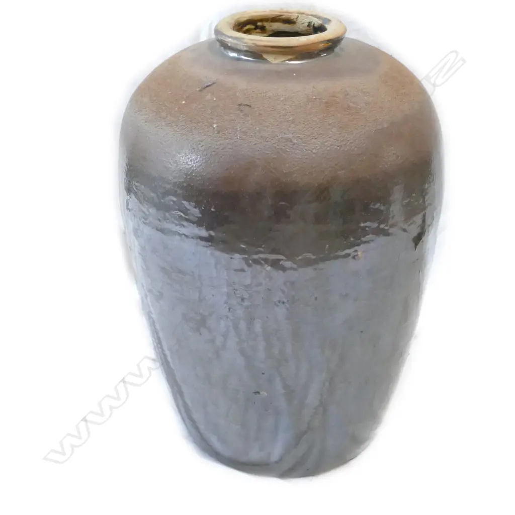 A large old Chinese provincial storage pot Image 1++
