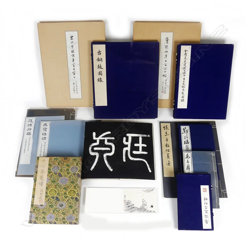 A collection of Chinese accordion/concertina books and sewn books Image 1++