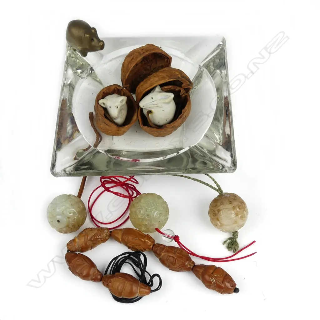 Three Chinese jade small balls Image 1++