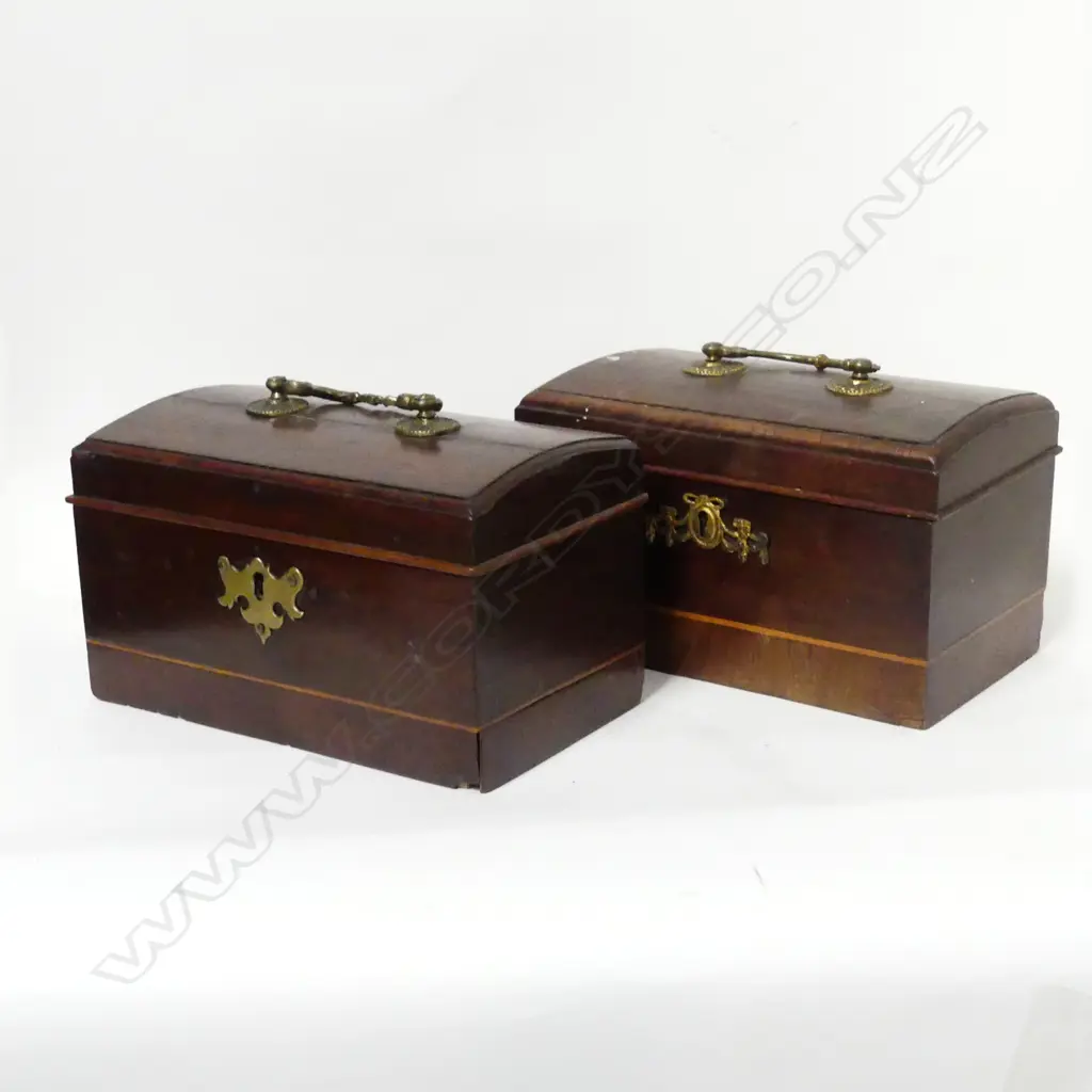 A near pair of early 19thC mahogany tea caddies Image 1++
