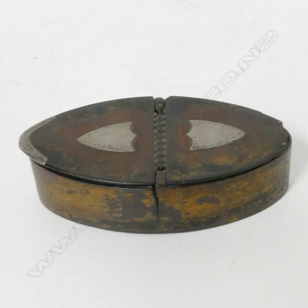 A Georgian papier-mâché double snuff box Image 1++