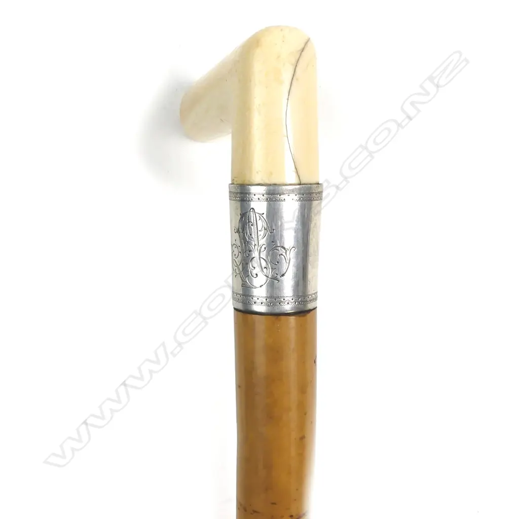 A vintage ivory handled walking stick Image 1++