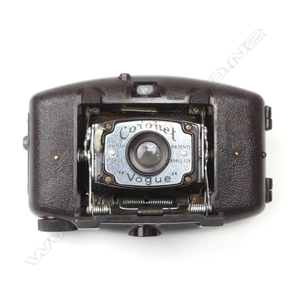 An Art Deco 1930s Bakelite Coronet Vogue folding camera Image 1++