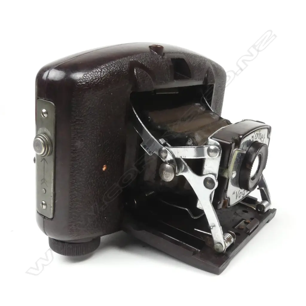 An Art Deco 1930s Bakelite Coronet Vogue folding camera Image 1++