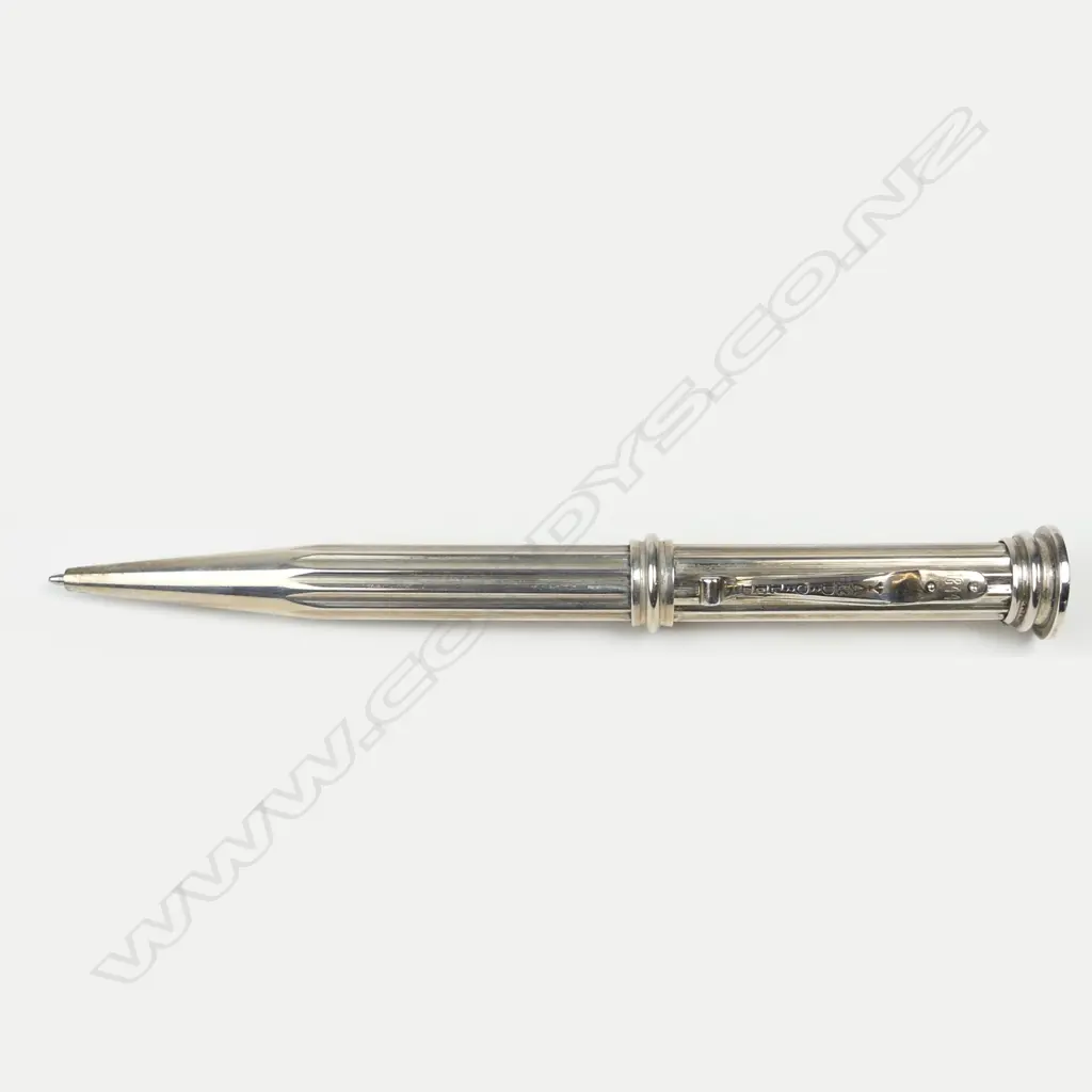 A sterling silver ‘Yard-O-Led’ Corinthian ballpoint pen Image 1++