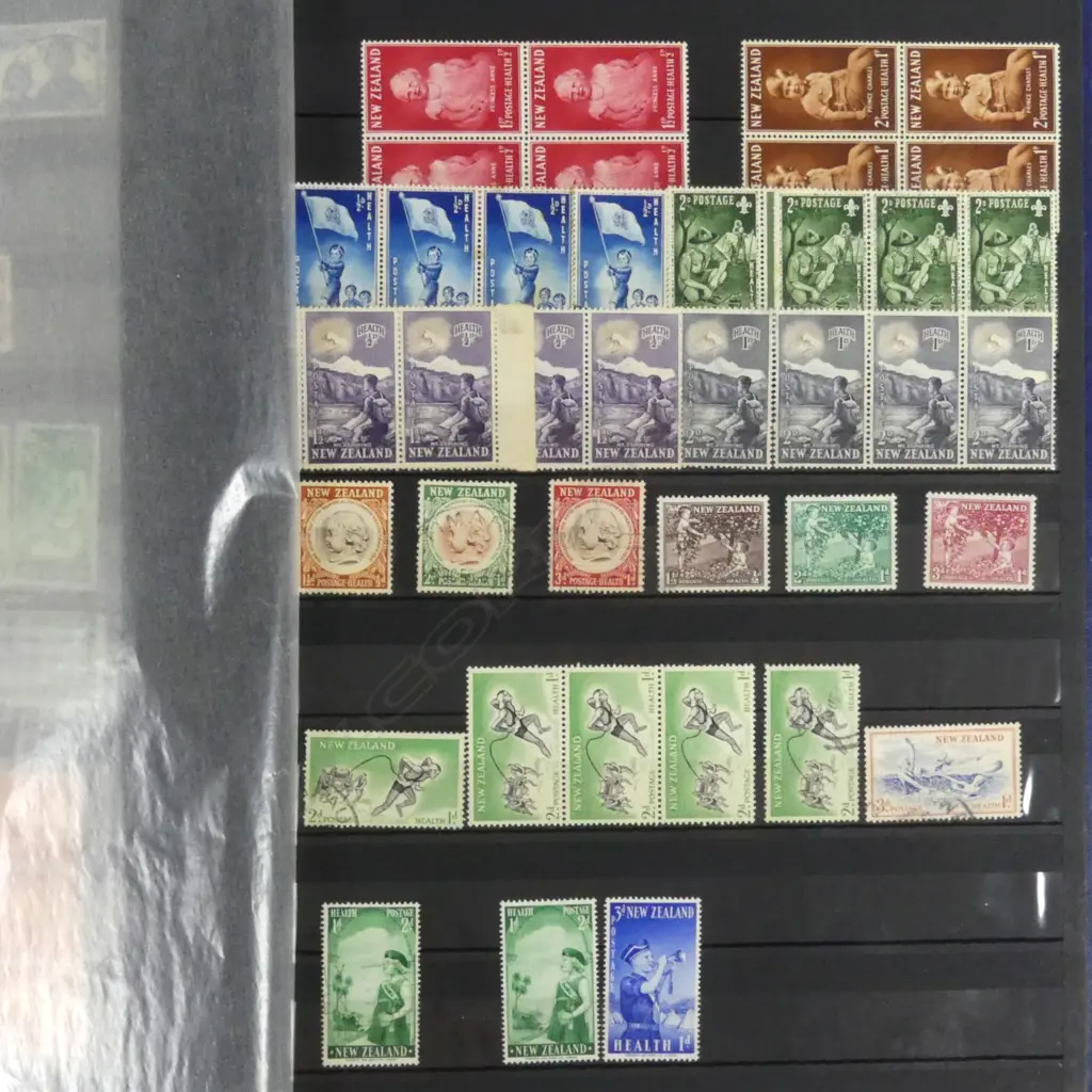 2 stamp albums Image 1++