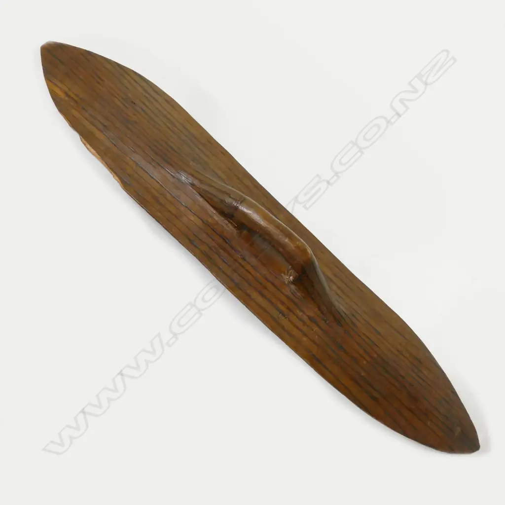 An old aboriginal Wunda carved wood shield Image 1++