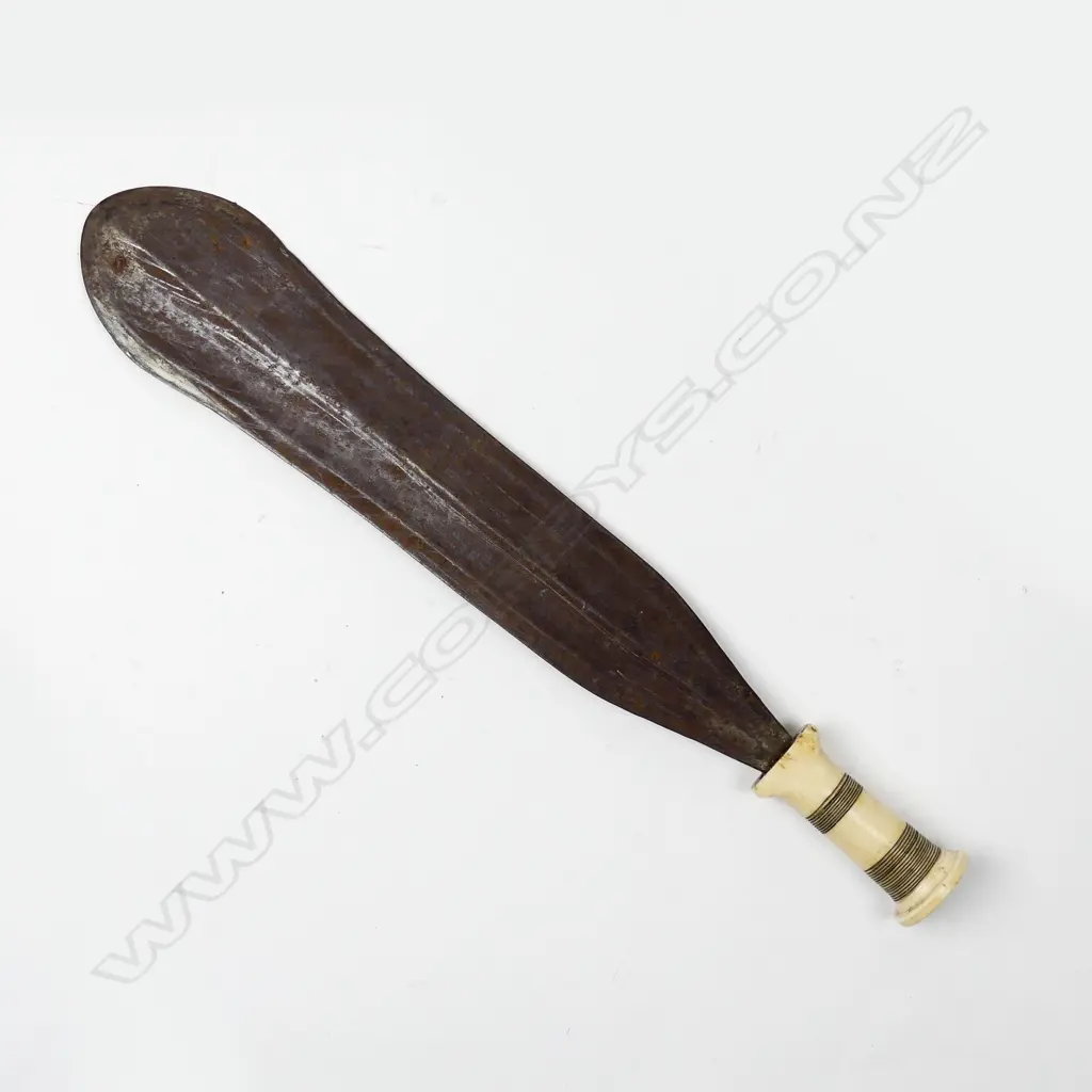 An African spatula bladed short sword Image 1++
