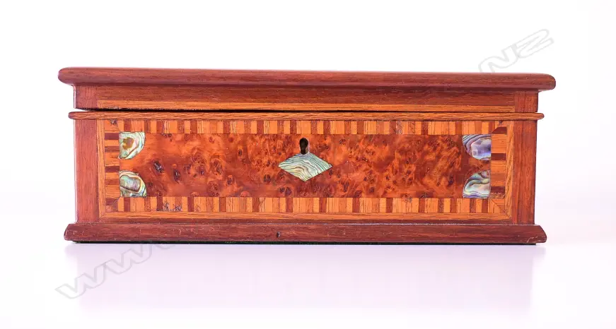 A good New Zealand inlaid woods box Image 1++