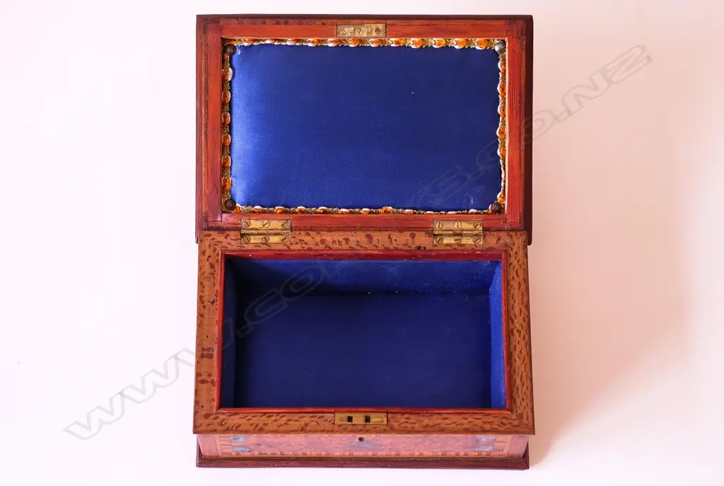 A good New Zealand inlaid woods box Image 1++